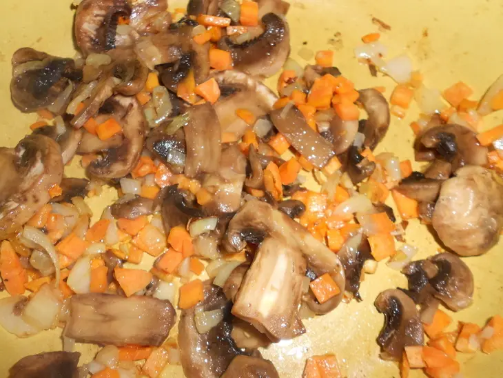 Суп с гречкой и шампиньонами: шаг 6