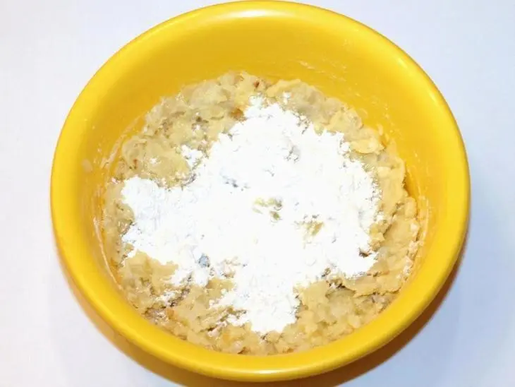 Нежная курочка с картофельными котлетами: шаг 4