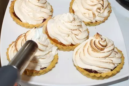 Кукурузные корзиночки с конфитюром и опаленной меренгой: шаг 6