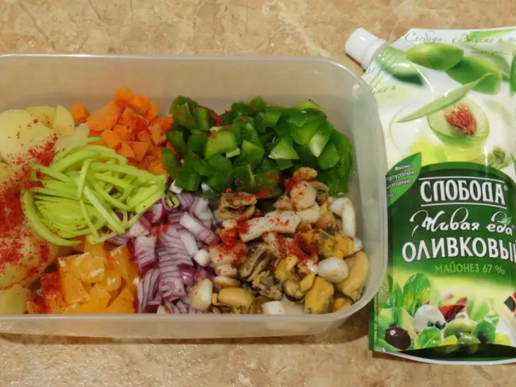 Салат ассорти с морепродуктами: шаг 1