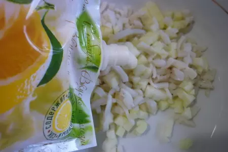 Корзиночки с салатом из кальмаров с прозрачными колпачками из креветок: шаг 4