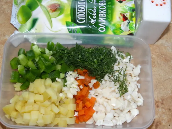 Салат нежный "снежный" с овощами и печенью трески: шаг 1