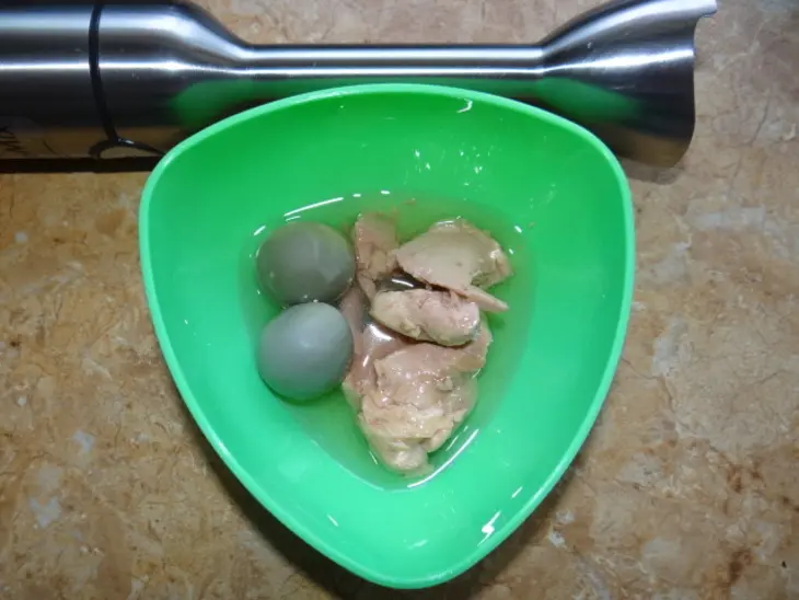 Салат нежный "снежный" с овощами и печенью трески: шаг 2
