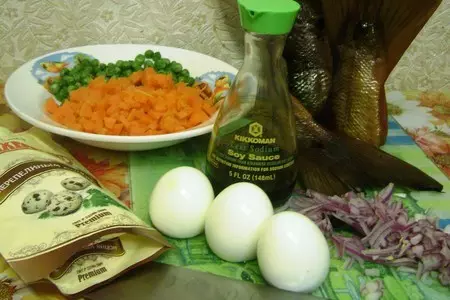 Салат с рыбой горячего копчения и овощами.: шаг 1