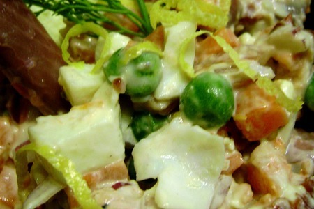 Салат с рыбой горячего копчения и овощами.: шаг 7