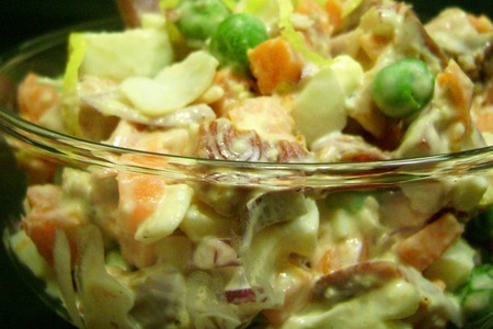 Салат с рыбой горячего копчения и овощами.: шаг 8