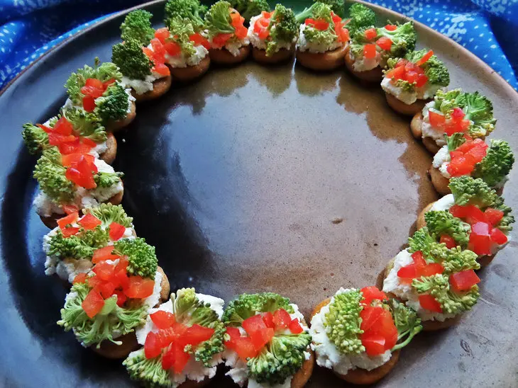 Рождественский венок - закуска с маскарпоне и овощами: шаг 9