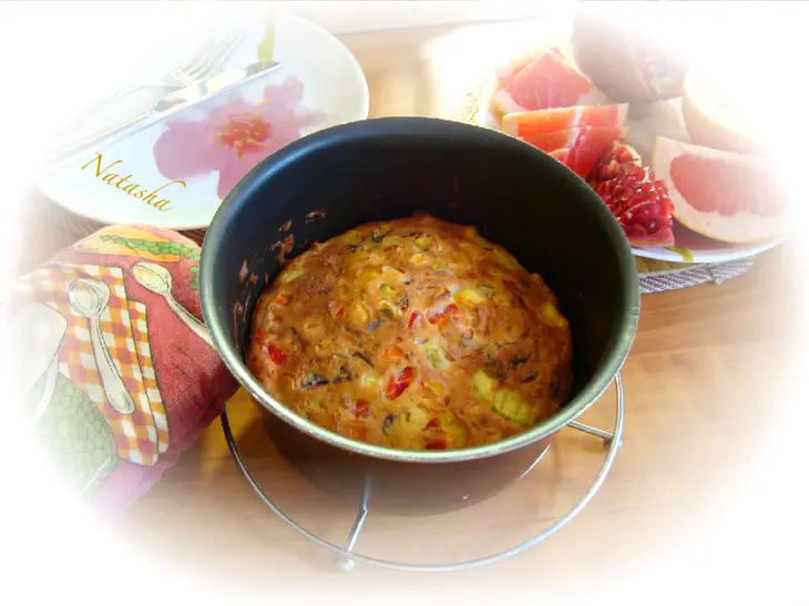 Творожная запеканка с брынзой, курицей и овощами на завтрак: шаг 1