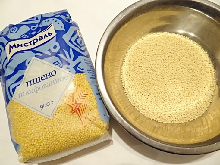 Шоколадно-пшенный пирог с черносливом без яиц и муки: шаг 1