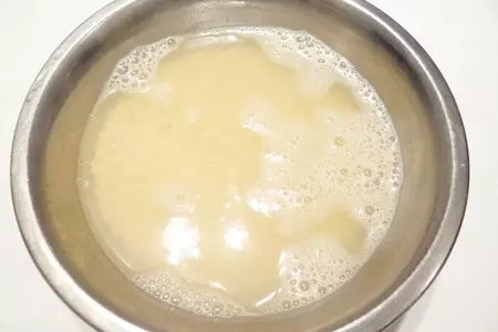 Шоколадно-пшенный пирог с черносливом без яиц и муки: шаг 2