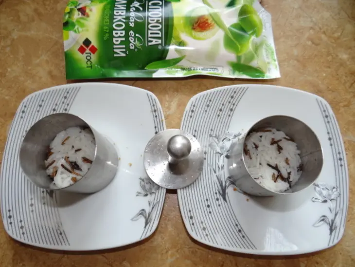 Порционный мясной салат-закуска на хлебце: шаг 2