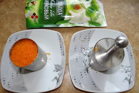 Порционный мясной салат-закуска на хлебце: шаг 5