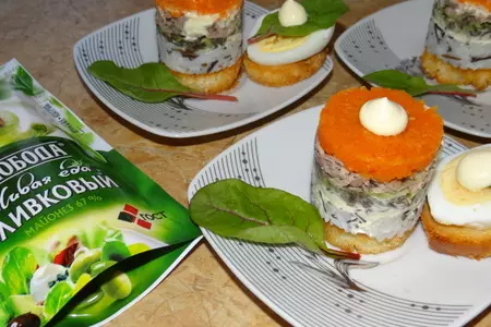 Порционный мясной салат-закуска на хлебце: шаг 6