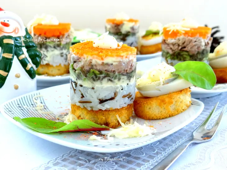 Порционный мясной салат-закуска на хлебце: шаг 7