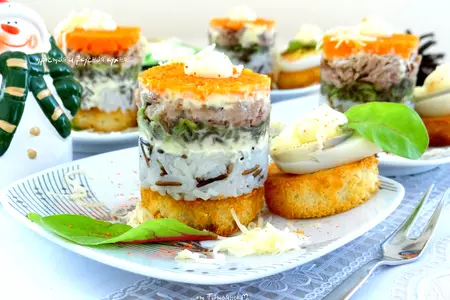 Порционный мясной салат-закуска на хлебце: шаг 7