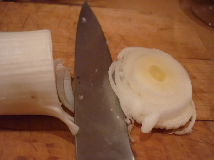 Салат  с маринованными грибочками: шаг 3