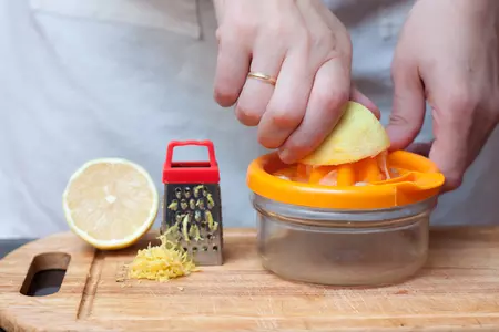 Салат с запеченным баклажаном, сладким перцем и помидорами: шаг 2