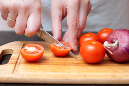 Салат с запеченным баклажаном, сладким перцем и помидорами: шаг 6