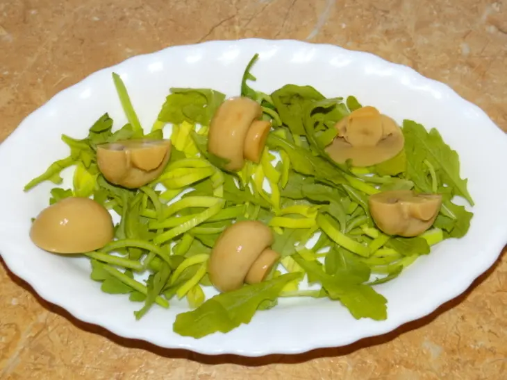 Салат овощной с грибами и апельсинами: шаг 1