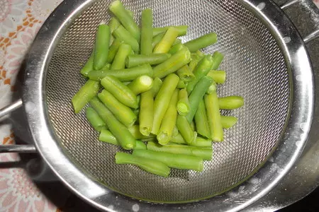 Нежная курочка с чесноком и травами с тушеными овощами и сыром: шаг 1