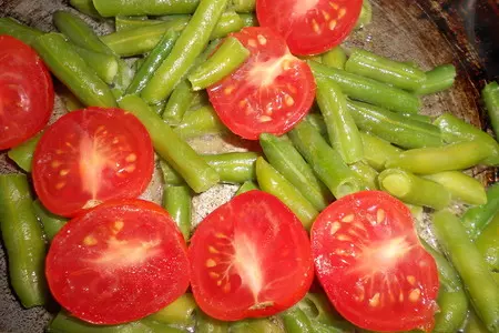 Нежная курочка с чесноком и травами с тушеными овощами и сыром: шаг 2