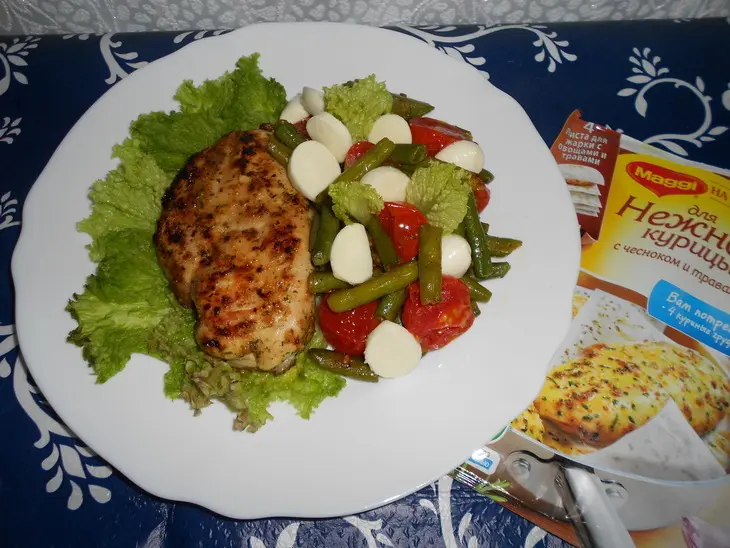 Нежная курочка с чесноком и травами с тушеными овощами и сыром: шаг 6