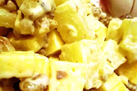 Пикантный салат с ананасами, сыром и чесноком: шаг 6