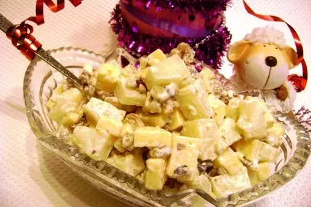 Пикантный салат с ананасами, сыром и чесноком: шаг 7
