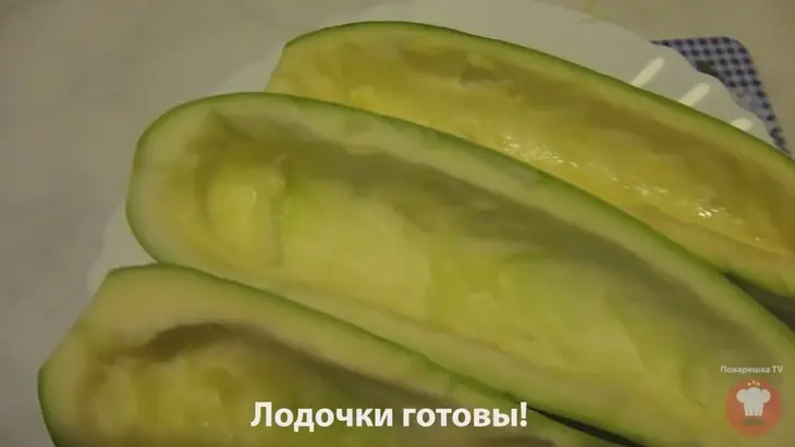 Лодочки из кабачков: шаг 1