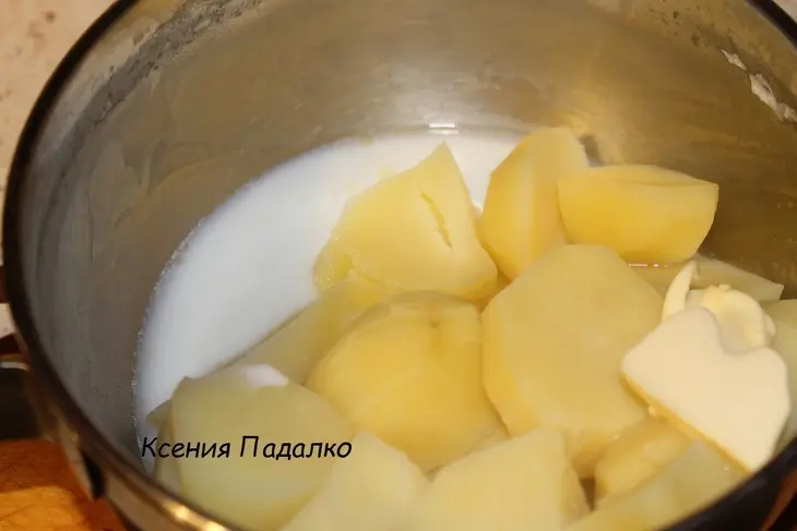 Нежная курочка с гарниром из картофеля и горошка: шаг 2