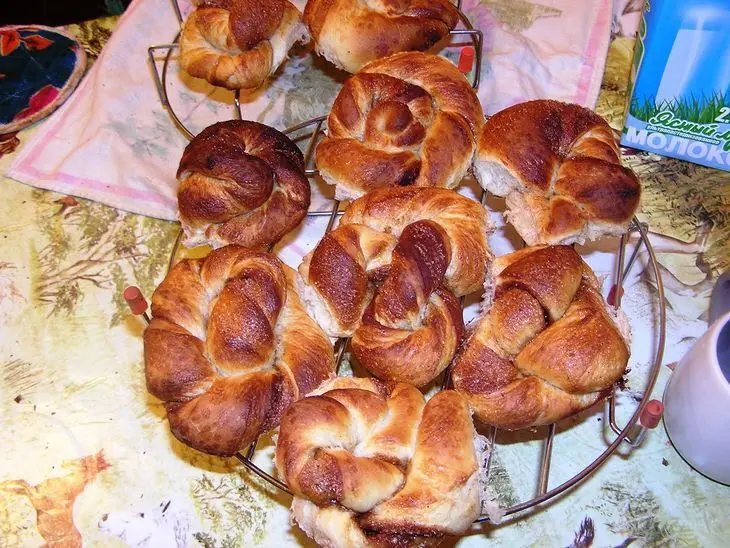 Сдобные коричные булочки: шаг 9