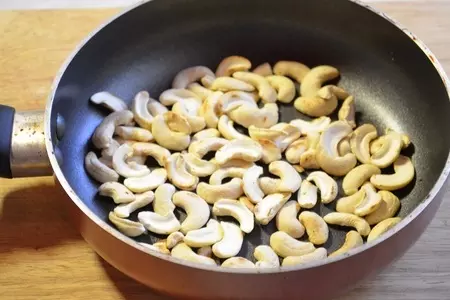 Теплый салат из гусиной печени, манго и кешью: шаг 3