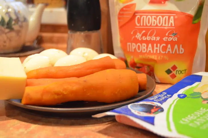 Салат из крабовых палочек "пикантная нежность".: шаг 1
