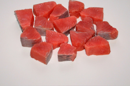 Салат с запеченным лососем в кунжутной панировке: шаг 1