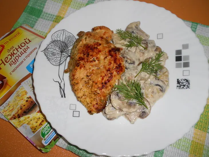 Нежная курочка с чесноком и травами и шампиньонами в сливках: шаг 8
