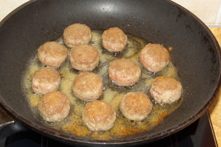 Жаркое из картофеля с мясными шариками и томатным соком: шаг 1