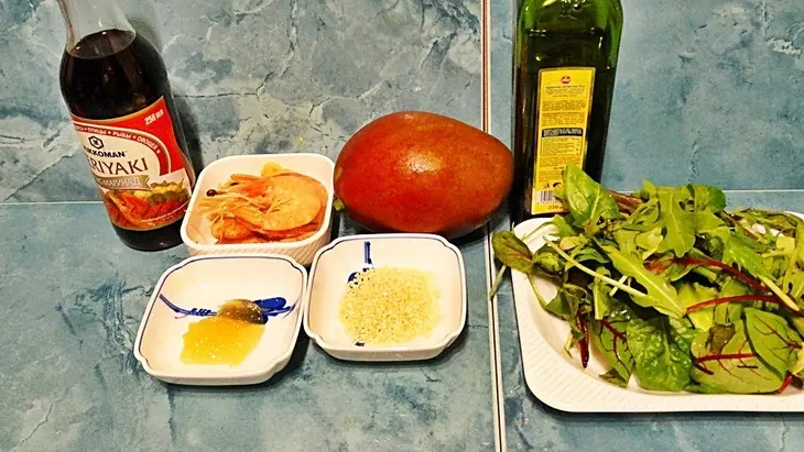 Салат с манго и кунжутом.: шаг 1