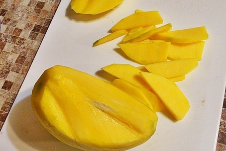 Салат с манго и кунжутом.: шаг 2