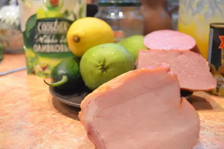 Мясной салат "швейцарский новогодний": шаг 1