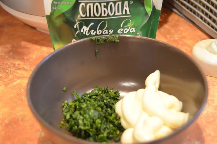 Мясной салат "швейцарский новогодний": шаг 2