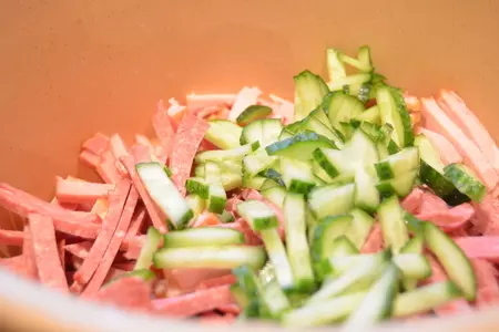 Мясной салат "швейцарский новогодний": шаг 3