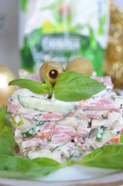 Мясной салат "швейцарский новогодний": шаг 4