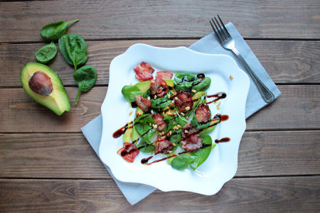 Салат с авокадо и беконом от джейми оливера: шаг 13