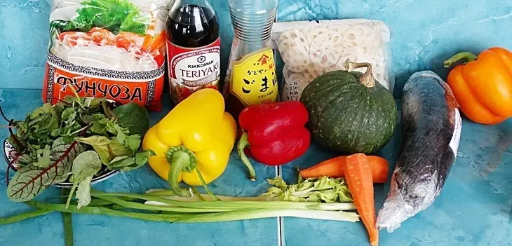 Тайский салат с фунчозой и свининой: шаг 1