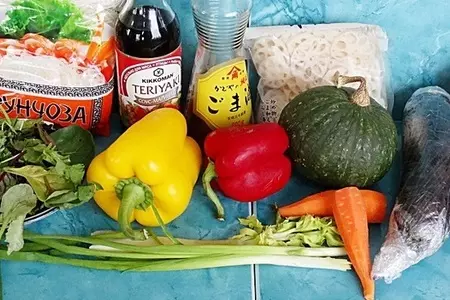 Тайский салат с фунчозой и свининой: шаг 1