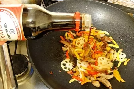 Тайский салат с фунчозой и свининой: шаг 7