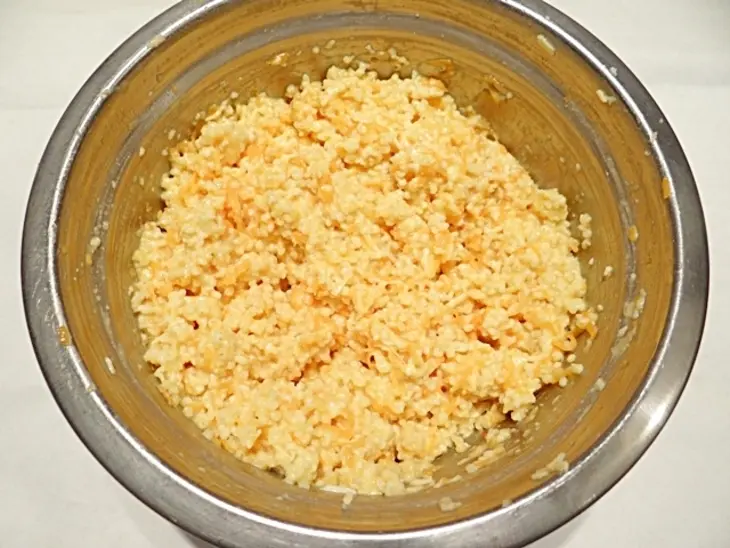 Пшенные биточки с сыром и морковью: шаг 3