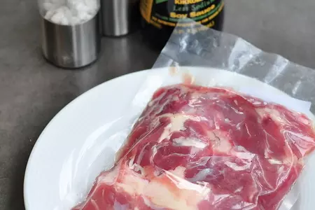 Салат из утки с манго и ягодным соусом: шаг 1
