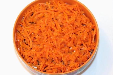 Селедочка под морковной шубкой: шаг 9