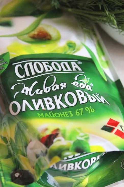 Салат "оливье" с лососем и красной икрой: шаг 4